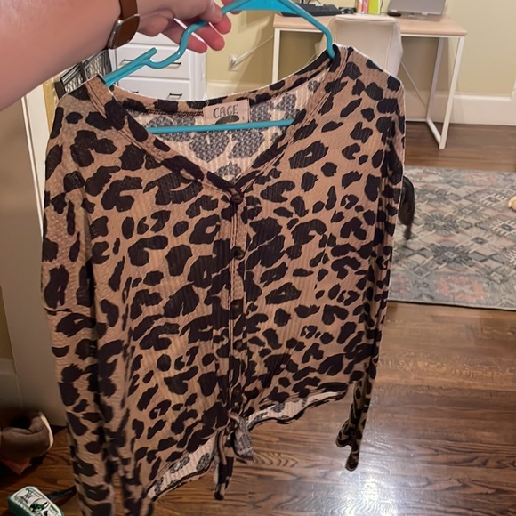 Leopard Print Waffle Long Sleeve, Tied at bottom - Picture 5 of 5